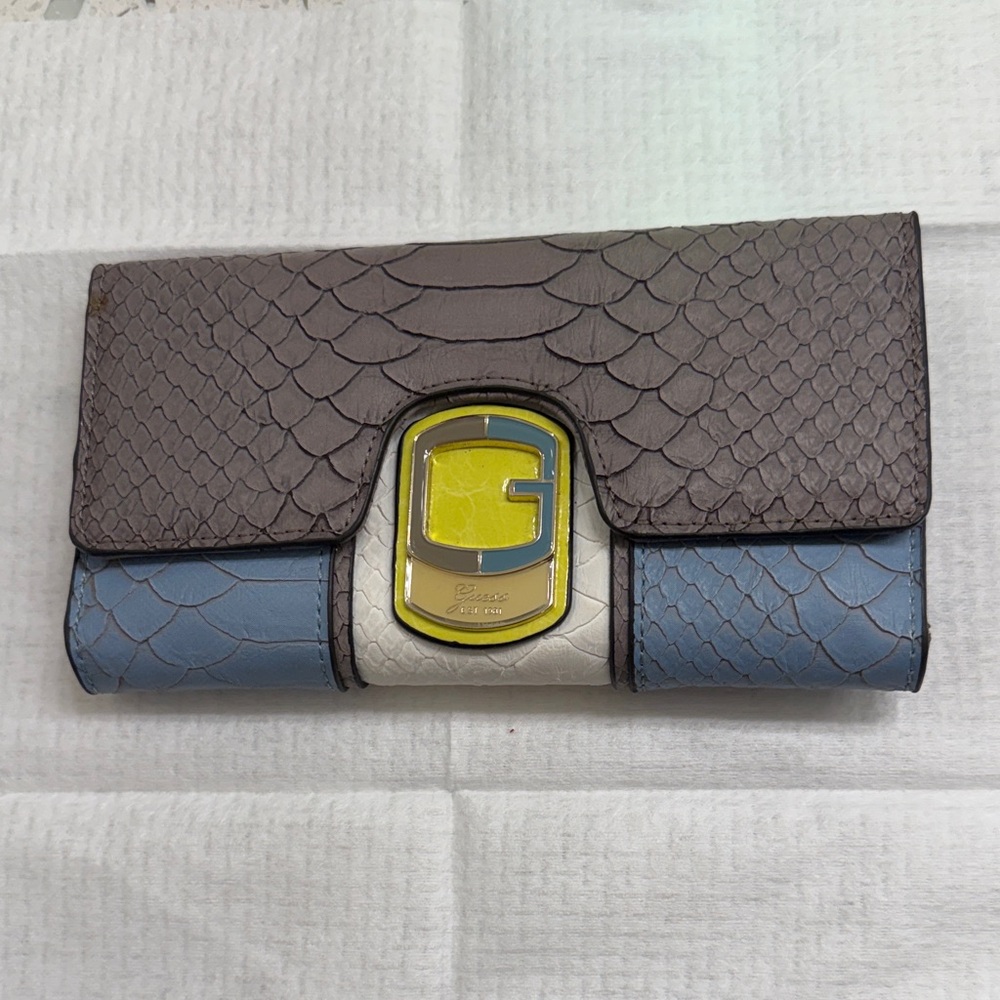 Guess Textured Gray Wallet